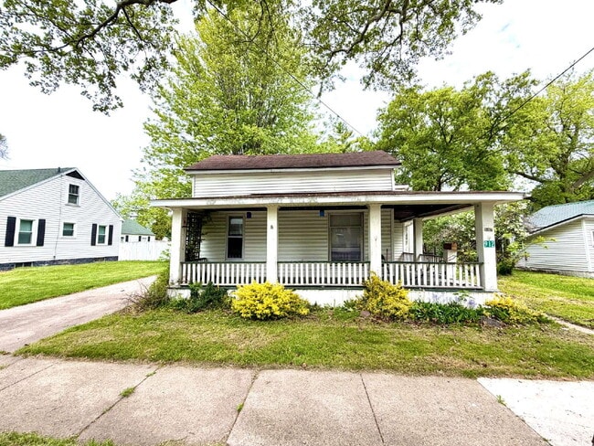 Photo - 3 Bedroom - 1 Bath Home WITH PROMO: ONE MONTH FREE!