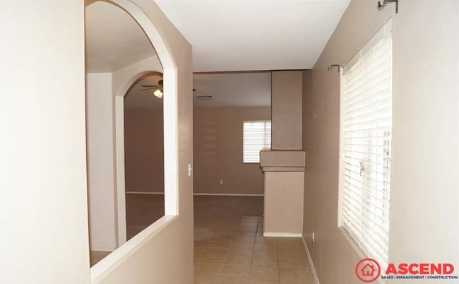 Photo - Spacious 4 Bedroom / 2 Bath Home – Fully Equipped Kitchen | Bakersfield, CA 93312