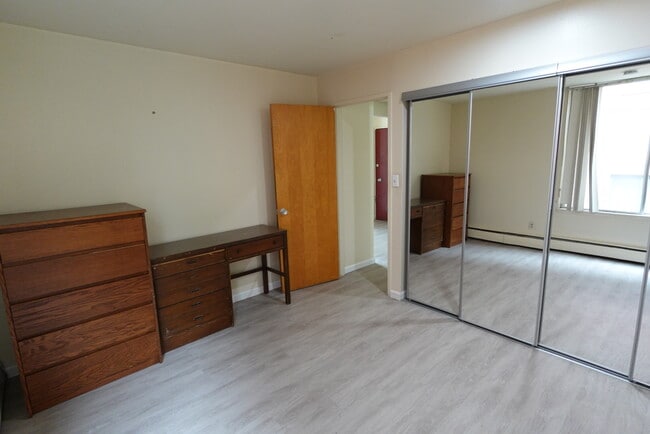 Photo - 832 Packard St