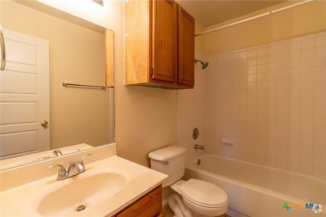 Building Photo - 1601 Benttree Dr Unit D Rental