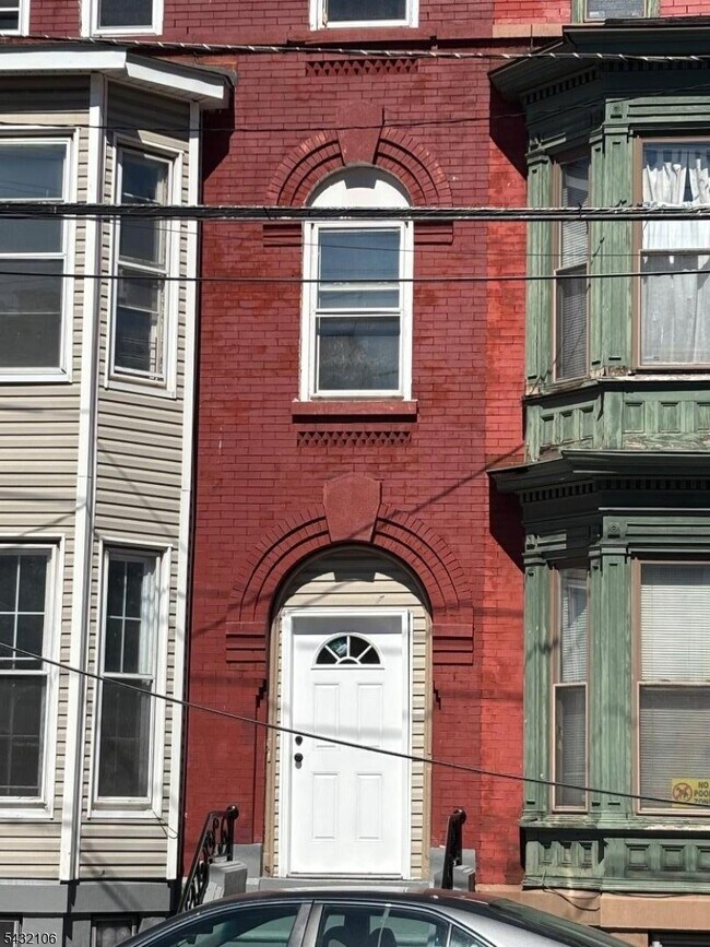 Building Photo - 69 Columbia St Unit 2