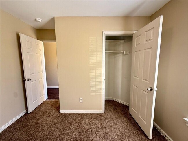 Photo - 300-300 Graystone Cir Unidad 300 Graystone