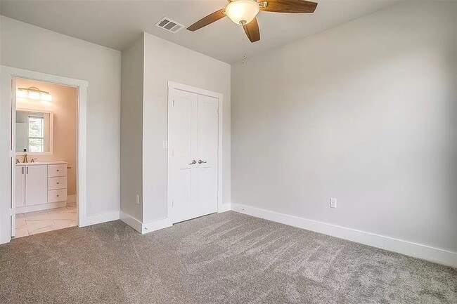 Photo - 2305 Benbrook Blvd