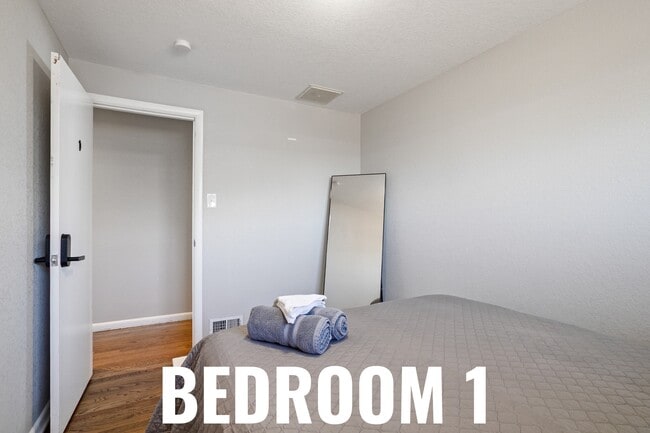 Photo - 2300 Lima St