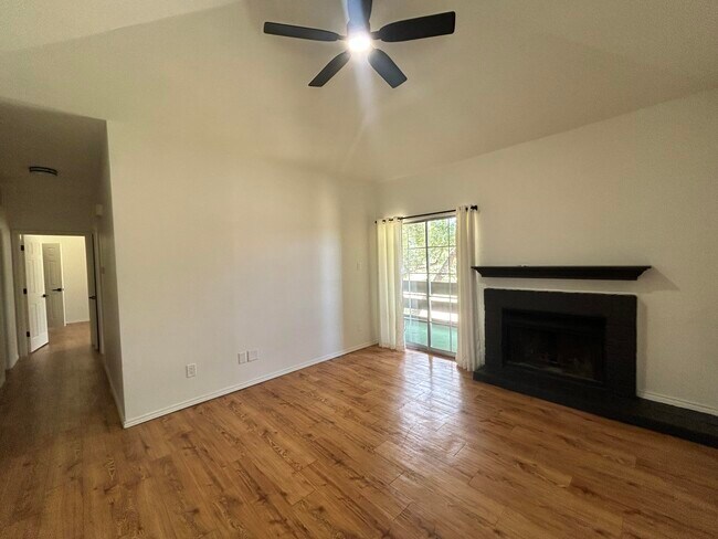 Photo - 5102 80th St Unidad APT 204