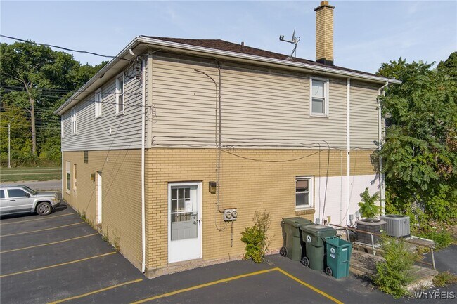 Photo - 273 Division St