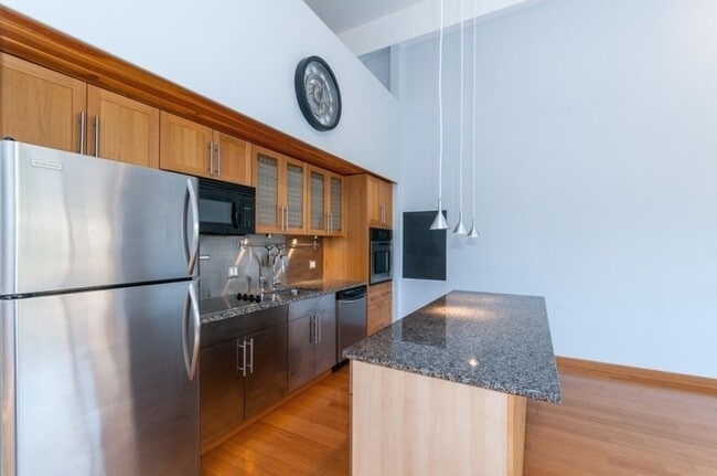 Photo - 290 Pleasant St Unit 208