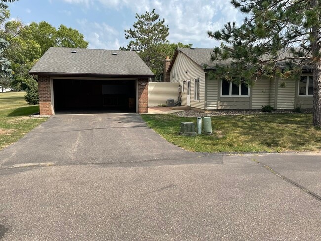 Photo - 4702 Markham Pt