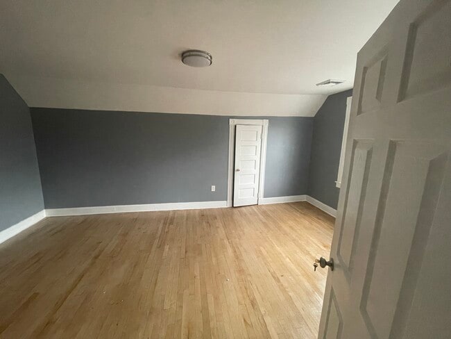 Bed 1 - 14 Bryant St Unidad 3rd Floor Apt