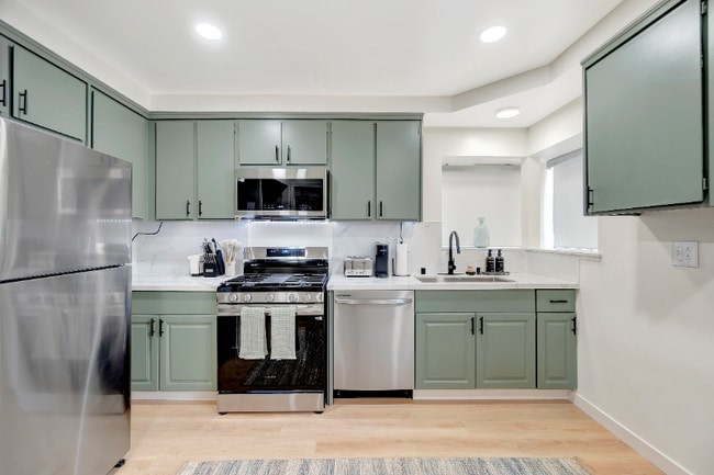 Photo - 1676 W Orangewood Ave Unit A