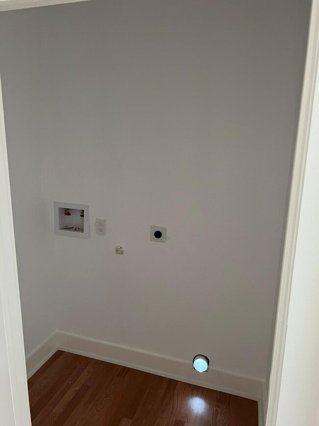 Building Photo - 1030 Sherman St