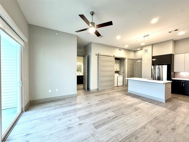 Building Photo - 401 W 25th St Unit 2323 Rental