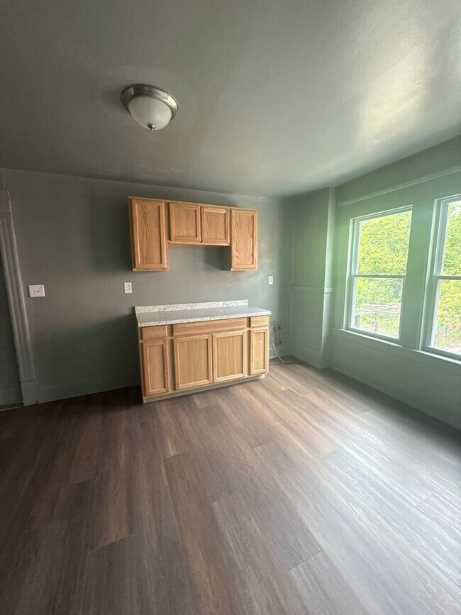211 Ash St Unit 2
