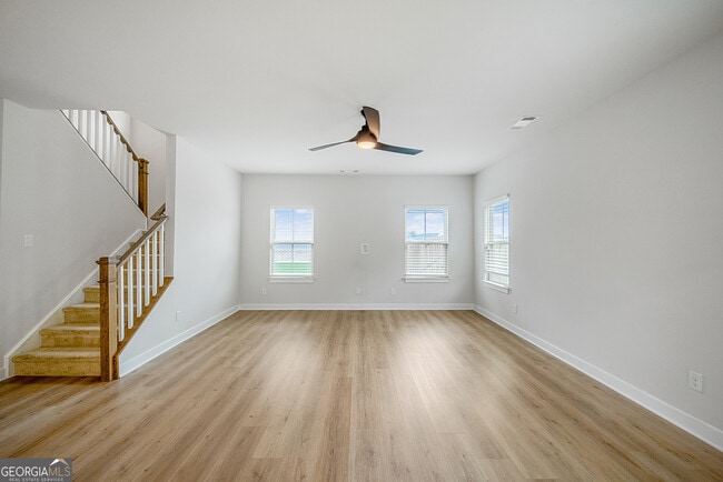 Photo - 533 Daffodil Ln