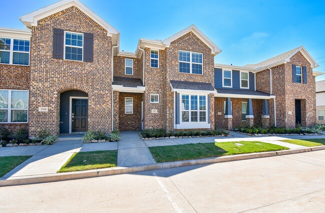 Building Photo - 2910 Scanlan Mdw Unit 18