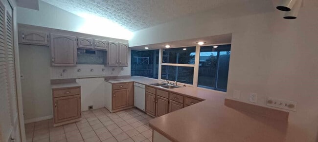 Photo - 150 NW Byron St