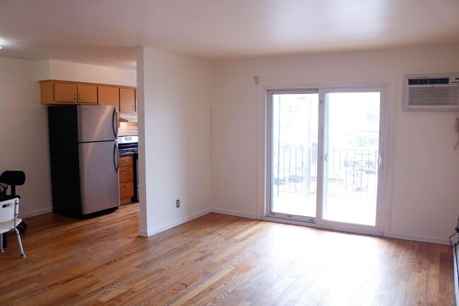 Livingroom - 24 Prospect St Unit 2