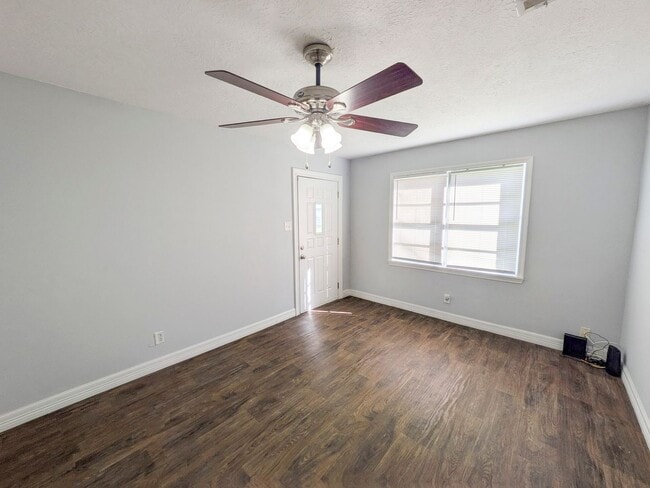 Photo - 5150 Parkview Dr