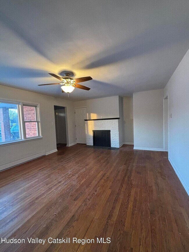 Photo - 1982-1984-1984 NY-32