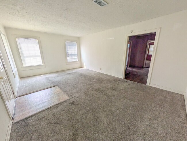 Photo - 3170 Roberts Ave Casa