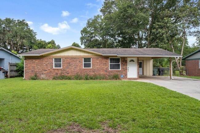 Building Photo - 310 Lancaster Dr