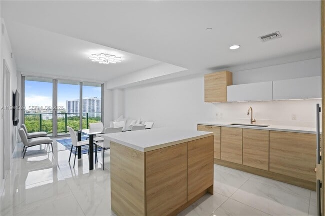 Photo - 16385 Biscayne Blvd Unit 1402