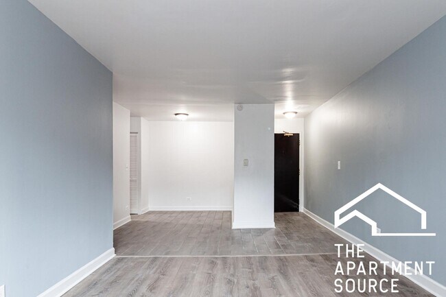 3825 N Pine Grove Ave Unit 310