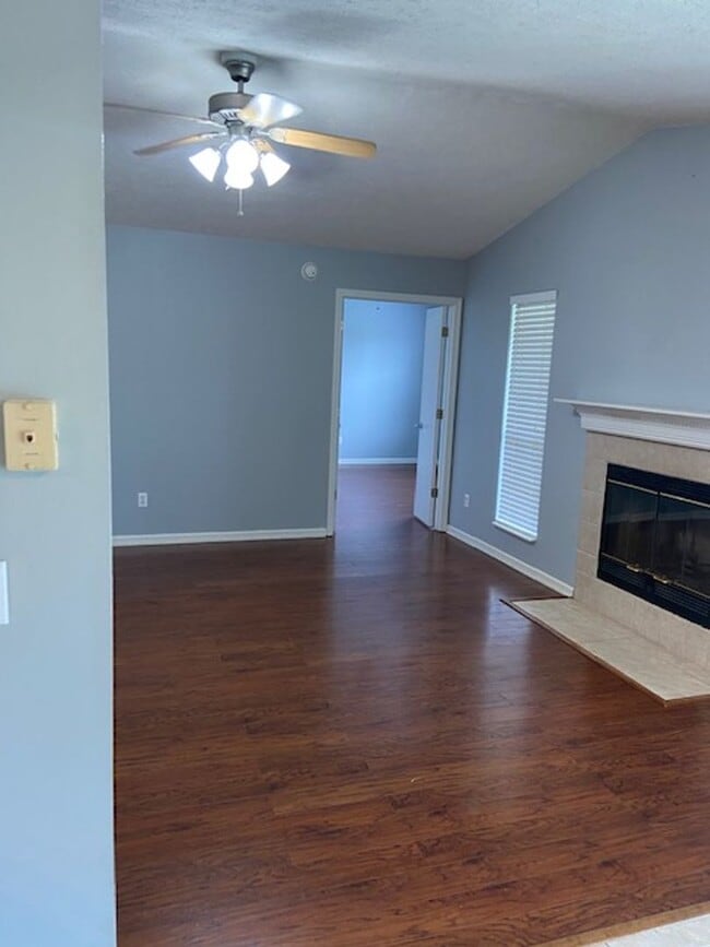 Photo - Gorgeous 3 Bedroom 2 Bath House!
