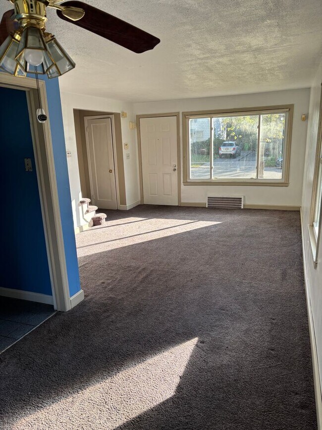 Photo - Euclid 1/2 Duplex