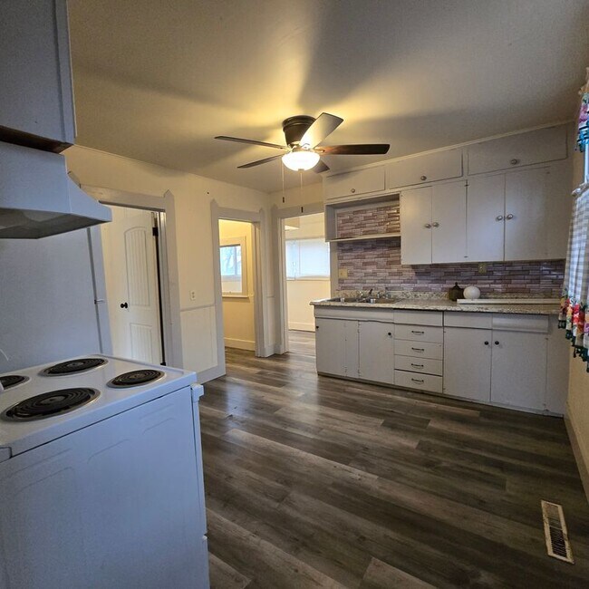 Photo - 617 W Main St