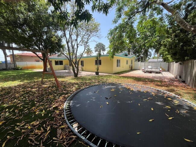Photo - 620 NE 9th Ave