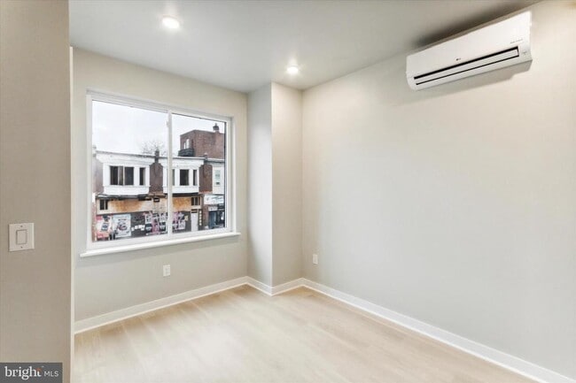 Building Photo - 316 S 52nd St Unit 3 Rental