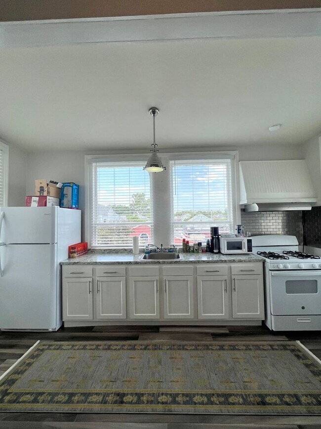 Photo - Charming 1BD/1BA in fantastic Uptown locat... Unit # 3
