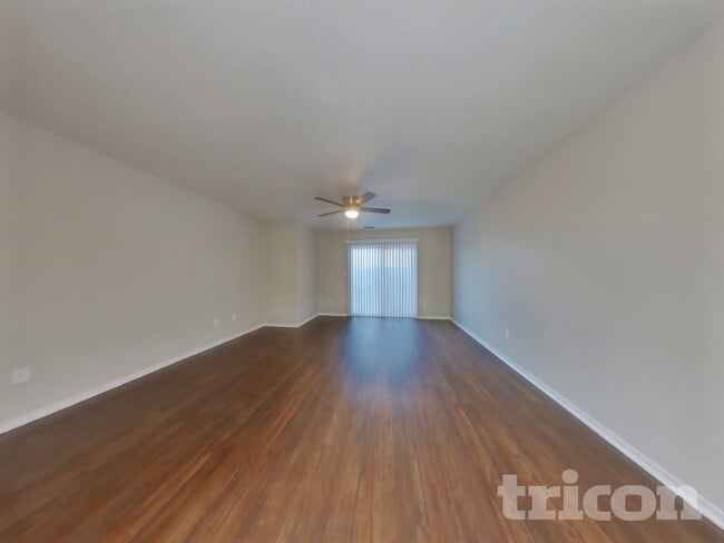 Photo - 902 Emily St