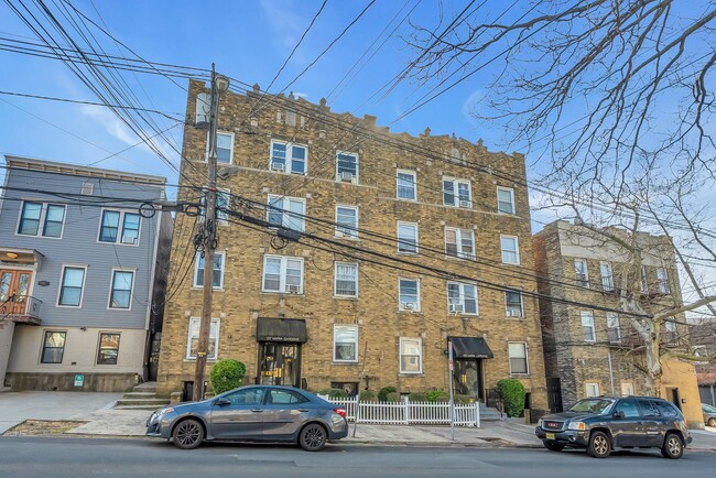 127 Carlton Ave