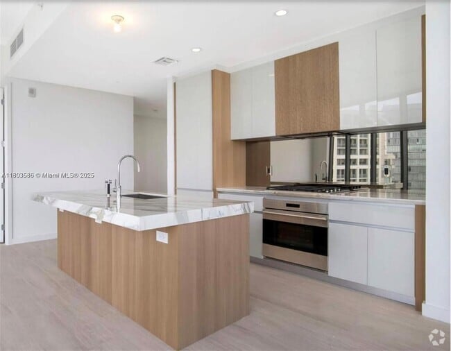 Building Photo - 2831 S Bayshore Dr Unit 1105 Rental