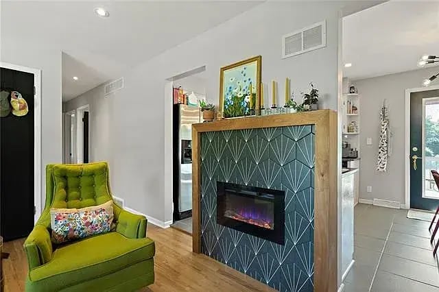 Photo - 319 E 100th Ter