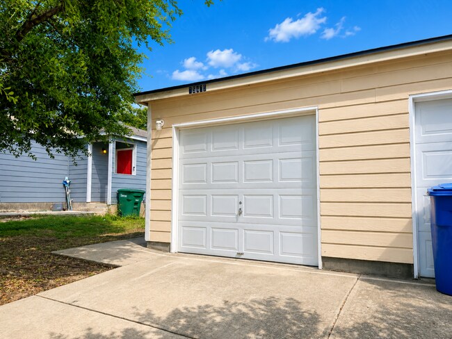 Photo - Kamary Lane-15415-15417 Unidad 15415