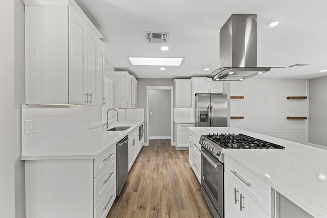 Building Photo - 10423 W Monterosa Dr