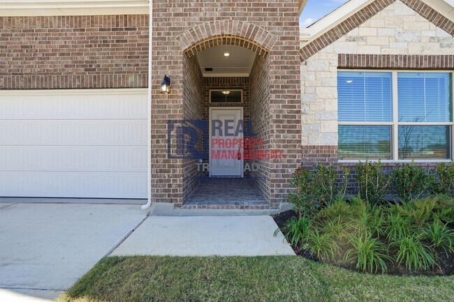 Photo - Stylish Open-Concept 4-Bedroom Home with Smart Interior Flow