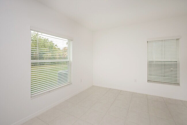 7320 Spring Snowflake Ave
