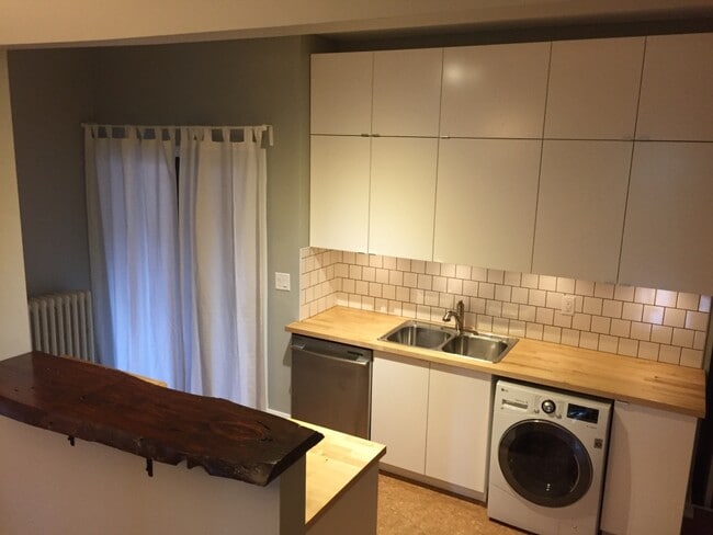 Building Photo - 31 Bold St Unit 2