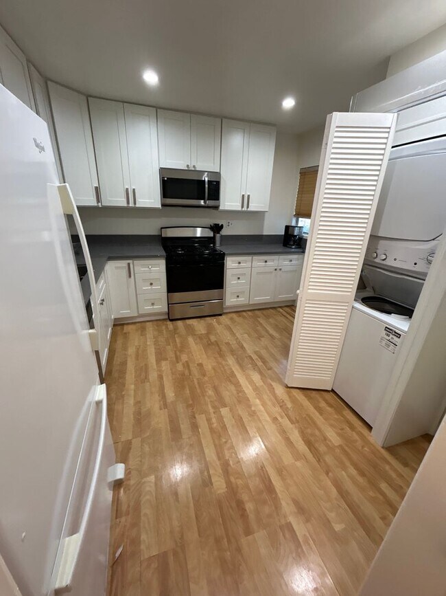 Photo - 204 S Arnaz Drive Apts.