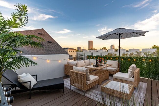 Photo - 913 Thompson St