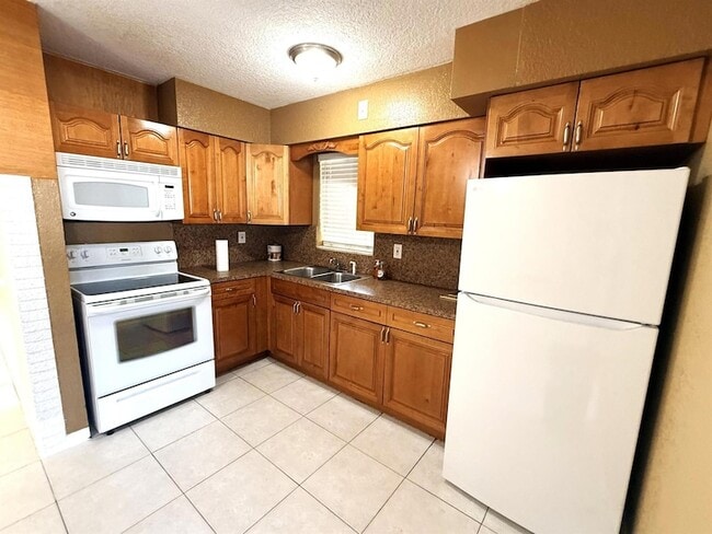 Photo - 551 SE 15th St