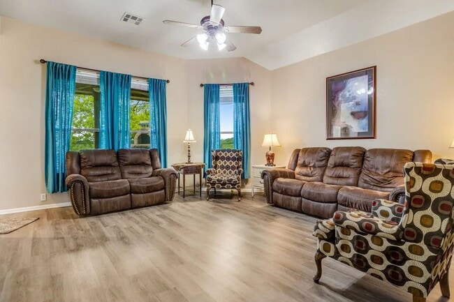 Photo - Charmer in Blanco River Village with Amazing Back Patio!