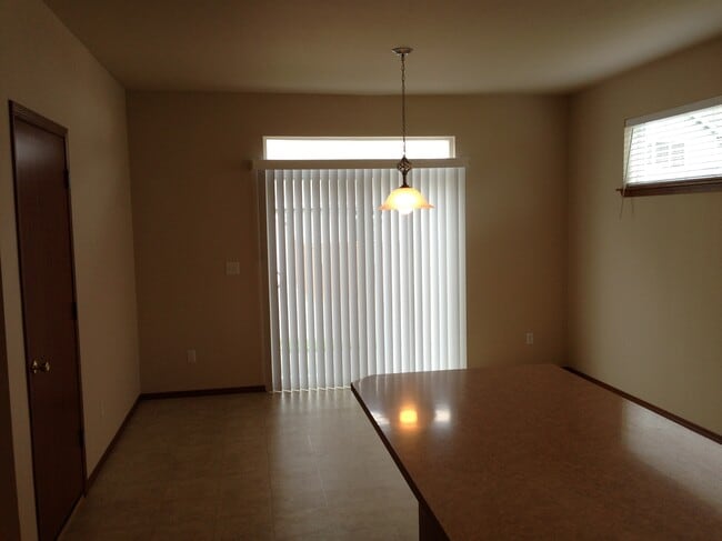 Photo - 202 Hawk Ave SW