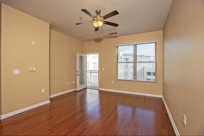 Photo - 870 Mayson Turner Rd NW