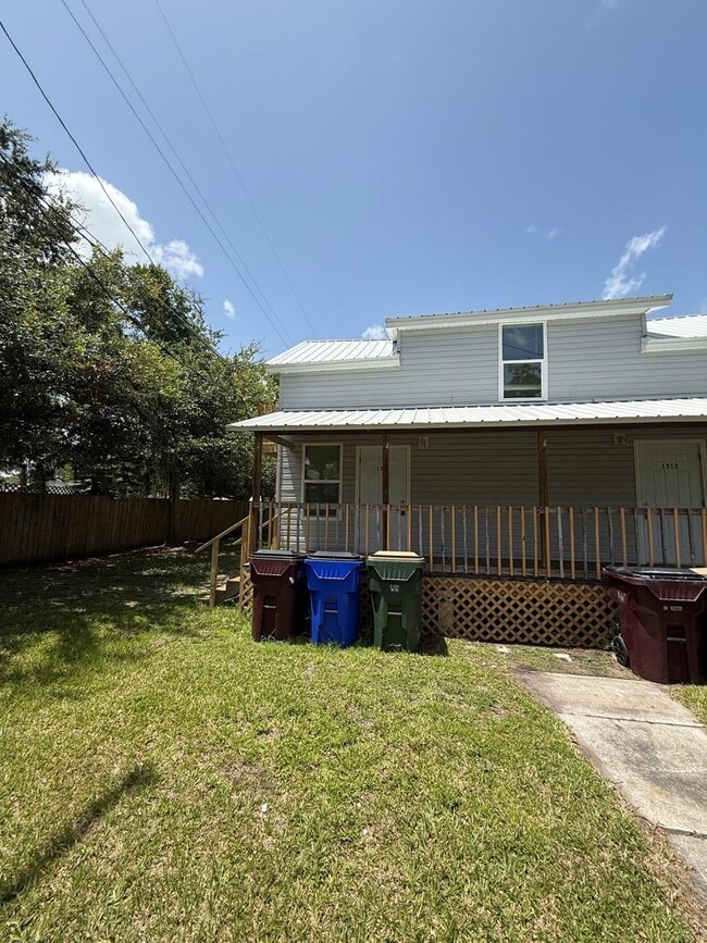 Building Photo - Renovated 2 bedroom, 2 bathroom duplex in ... Rental
