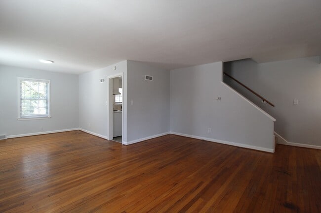 Photo - April FREE On This 2 Bedroom 1 Bath Duplex In The Waldo Area
